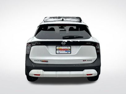 New 2026 Nissan Kicks SR w/ Cold Weather Package