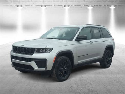 New 2026 Jeep Grand Cherokee Altitude image 4