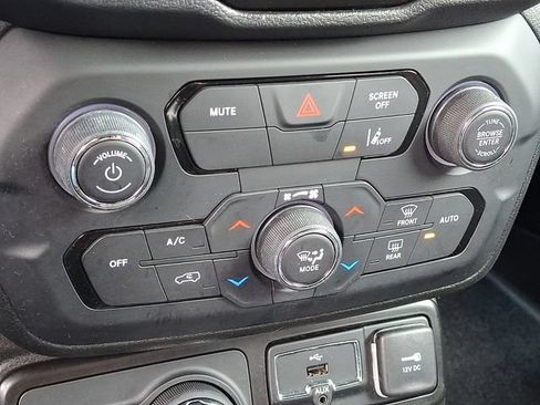 Used 2021 Jeep Renegade Latitude AWD/4WD image 15