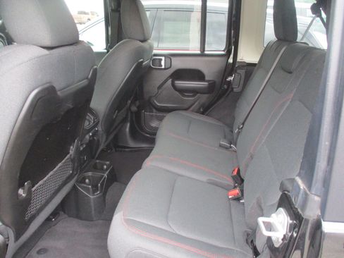 Used 2024 Jeep Wrangler Unlimited Rubicon AWD/4WD image 12