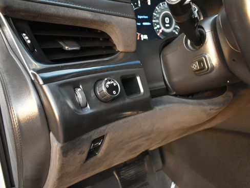 Used 2018 Cadillac Escalade Platinum image 39