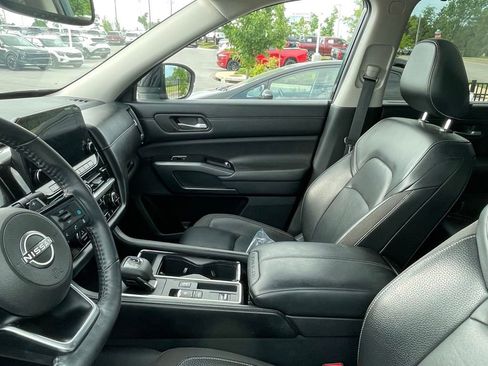 Used 2022 Nissan Pathfinder SL FWD image 5
