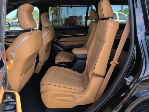 Used 2023 Jeep Grand Cherokee L Summit w/ Luxury Tech Group V AWD/4WD image 14
