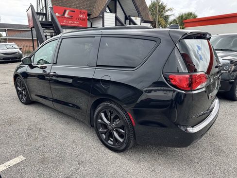 Used 2019 Chrysler Pacifica Touring-L Plus w/ Advanced Safetytec Group FWD image 3