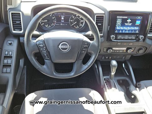 Used 2023 Nissan Frontier SV w/ SV Convenience Package RWD image 5