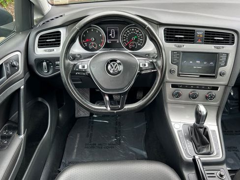 Used 2017 Volkswagen Golf Wolfsburg Edition image 15