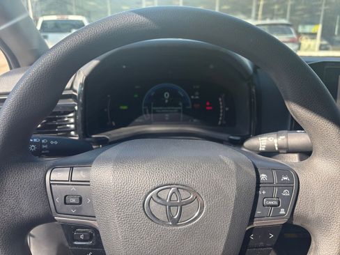 Used 2025 Toyota Camry LE image 27