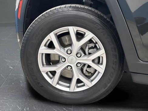 Used 2022 Jeep Grand Cherokee L Limited w/ Luxury Tech Group II image 39