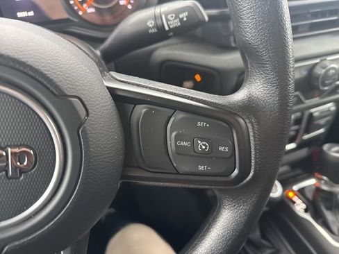 Used 2025 Jeep Gladiator Sport image 9