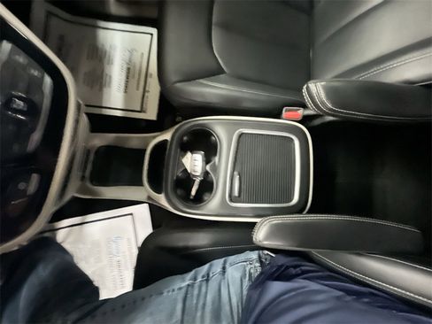 Used 2024 Chrysler Pacifica Touring-L image 20