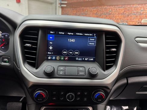 Used 2023 GMC Acadia SLT w/ Preferred Package image 18