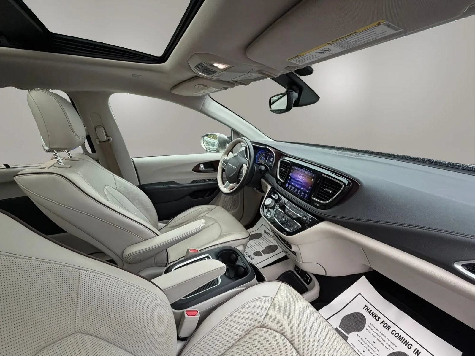 Used 2017 Chrysler Pacifica Limited FWD image 30