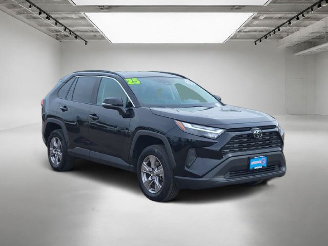 Used 2025 Toyota RAV4 XLE AWD/4WD image 8