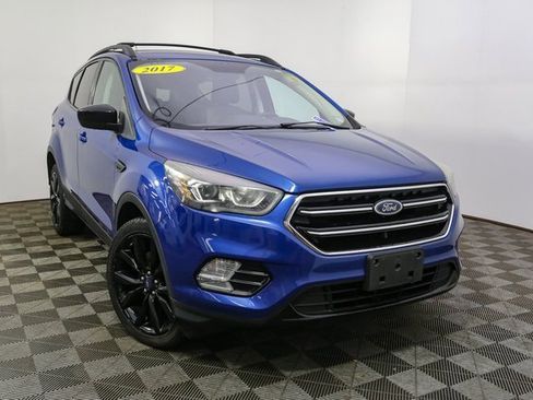 Used 2017 Ford Escape SE w/ Equipment Group 201A image 3