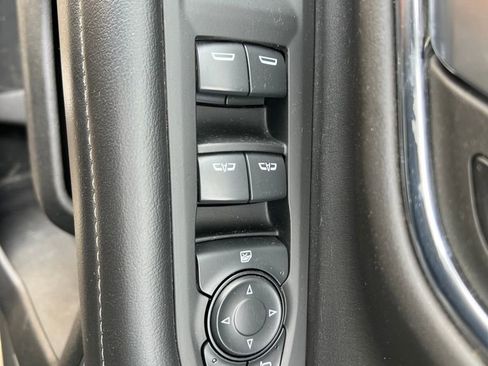 Used 2022 Chevrolet Suburban LT image 12