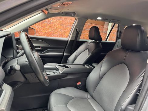 Used 2024 Toyota Grand Highlander AWD image 23