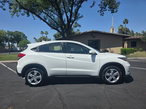 Used 2016 Honda HR-V LX image 3