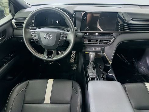 Used 2025 Toyota Camry SE FWD image 17