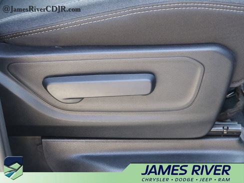 Used 2025 RAM 1500 Big Horn AWD/4WD image 10