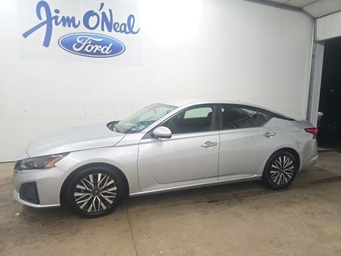Used 2023 Nissan Altima 2.5 SV FWD image 27