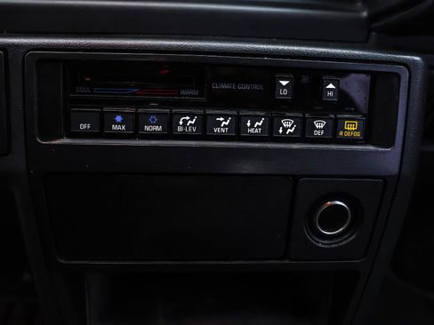 Used 1994 Oldsmobile Cutlass Supreme S FWD image 11