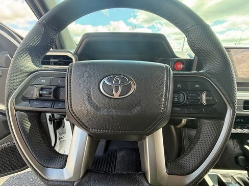 Used 2025 Toyota Tacoma TRD Off-Road image 17