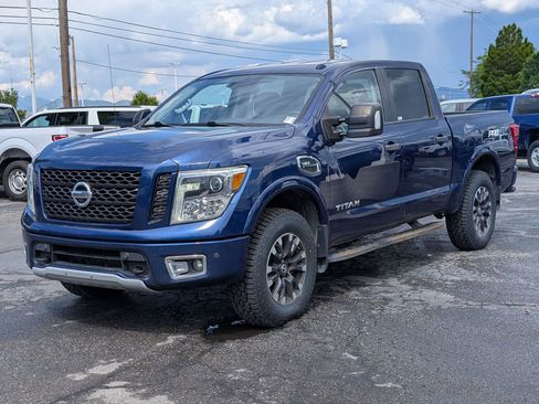 Used 2017 Nissan Titan PRO-4X w/ Pro-4x Convenience Package AWD/4WD image 10