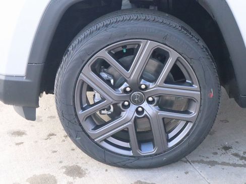 New 2026 Jeep Compass Latitude image 17