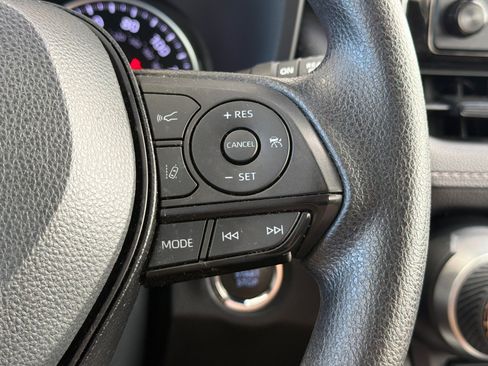 Used 2022 Toyota RAV4 XLE FWD image 31