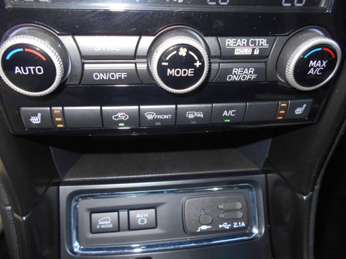 Used 2022 Subaru Ascent Onyx Edition AWD/4WD image 16