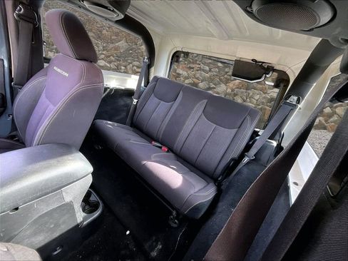 Used 2014 Jeep Wrangler Rubicon w/ Power Convenience Group image 22