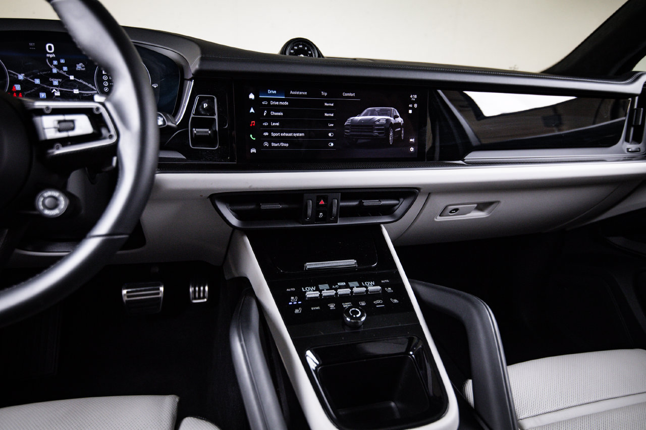 Certified 2026 Porsche Cayenne GTS AWD/4WD image 19