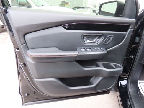 Used 2023 Honda Pilot TrailSport image 23