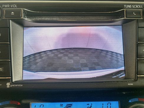 Used 2016 Toyota RAV4 XLE FWD image 22