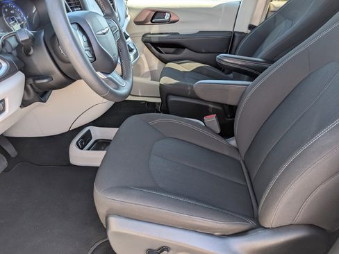 Used 2024 Chrysler Voyager LX FWD image 12