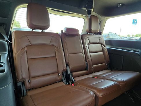 Used 2025 Lincoln Navigator Reserve AWD/4WD image 27