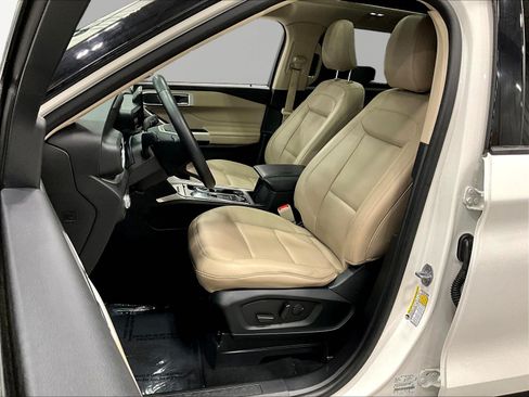 Used 2022 Ford Explorer XLT w/ Equipment Group 202A AWD/4WD image 21