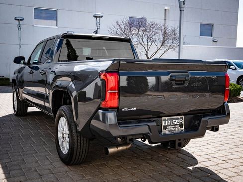 Used 2025 Toyota Tacoma SR5 image 11