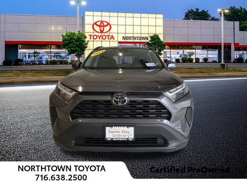 Used 2024 Toyota RAV4 XLE AWD/4WD image 5
