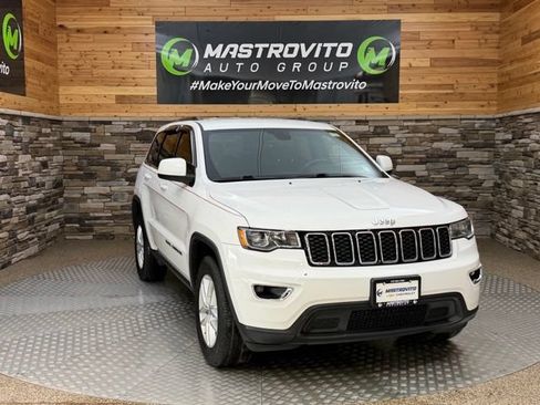 Used 2018 Jeep Grand Cherokee Laredo AWD/4WD image 2