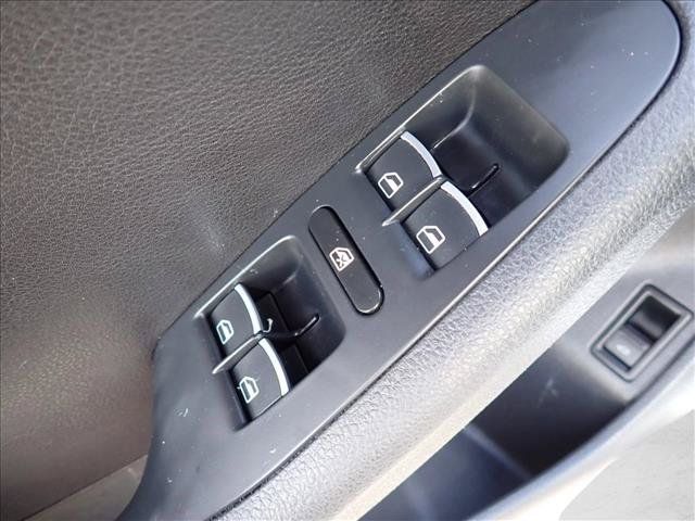 Used 2013 Volkswagen Jetta SE FWD image 11