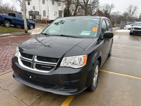Used 2018 Dodge Grand Caravan SE w/ UConnect Hands-Free Group image 1
