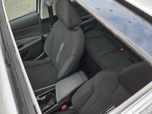Used 2025 Hyundai Elantra SEL FWD image 8