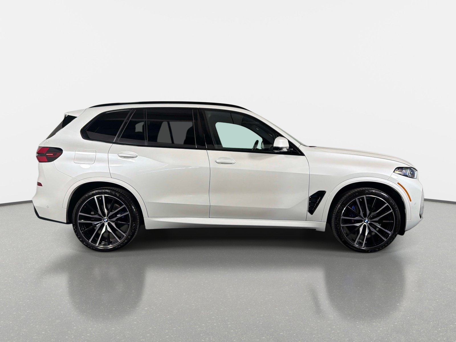Used 2024 BMW X5 xDrive40i AWD/4WD image 2