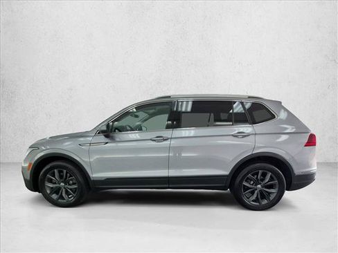 Used 2022 Volkswagen Tiguan SE FWD image 9