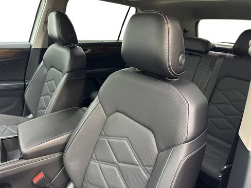 Used 2024 Volkswagen Atlas SE w/ Panoramic Sunroof Package FWD image 26