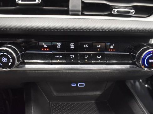 Used 2025 Chevrolet Equinox LT AWD/4WD image 27