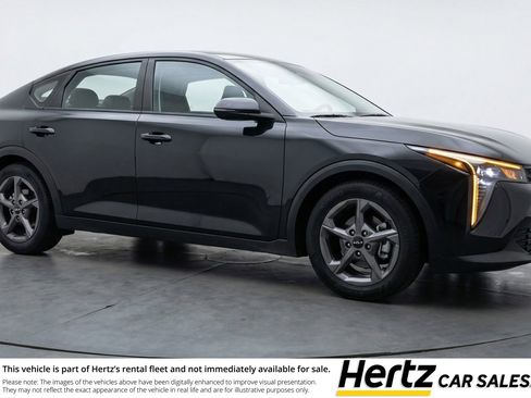 Used 2025 Kia K4 LXS image 1