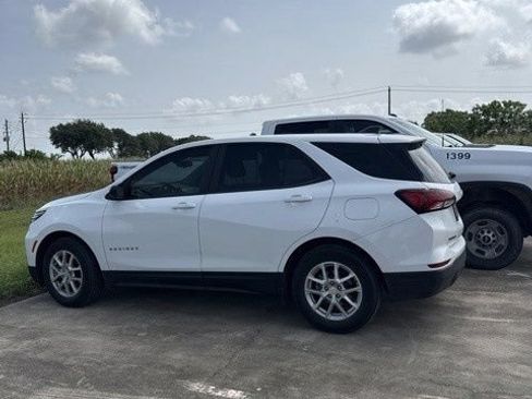 Used 2022 Chevrolet Equinox LS FWD image 3
