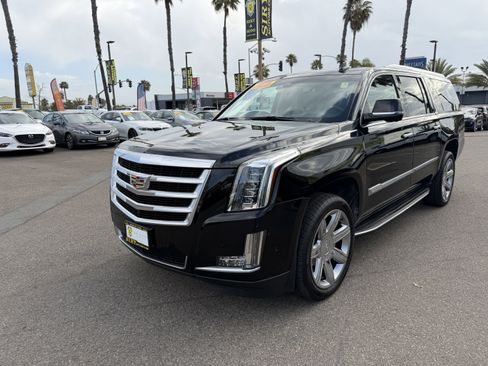 Used 2019 Cadillac Escalade ESV Luxury RWD image 7